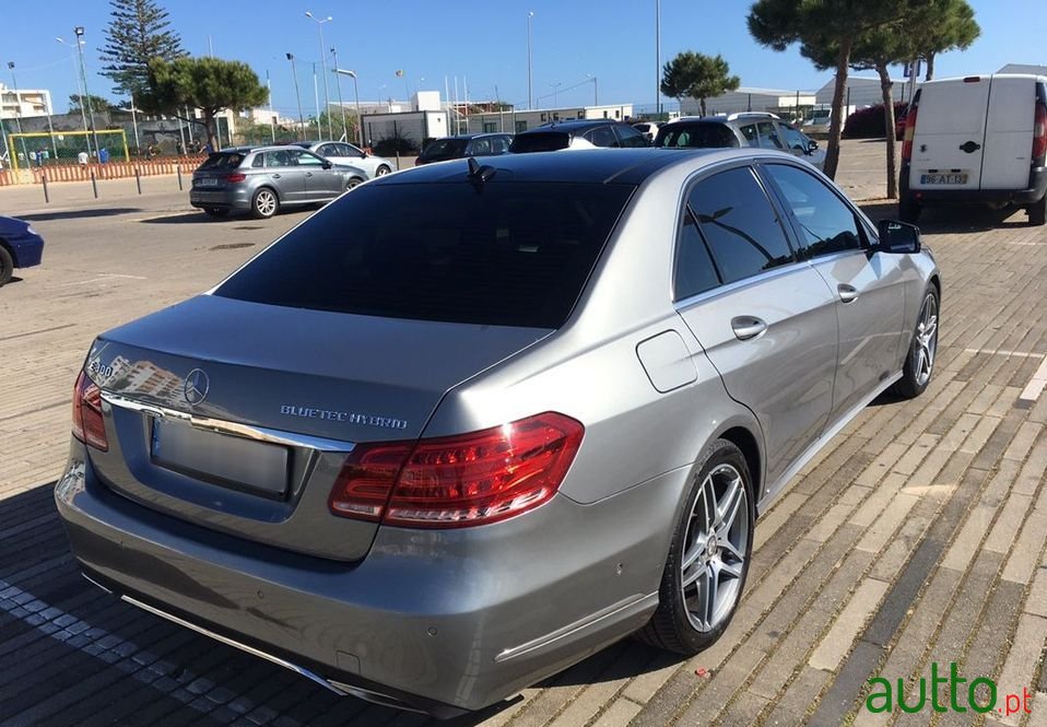 2015' Mercedes-Benz E-300 photo #3