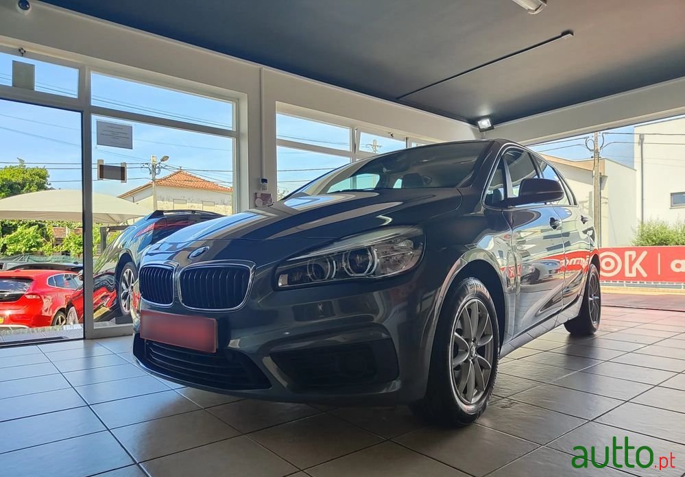 2015' BMW 218 Active Tourer photo #2