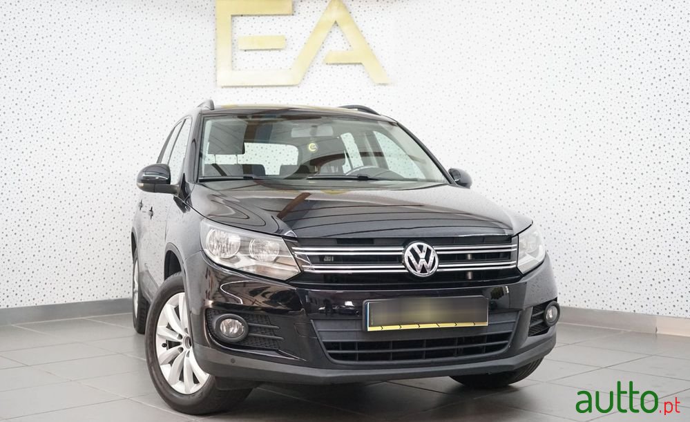 2011' Volkswagen Tiguan photo #1