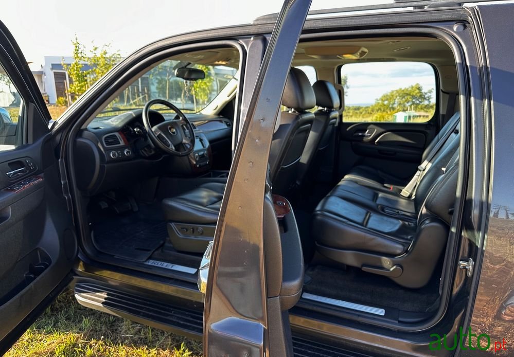 2012' Chevrolet Suburban photo #4