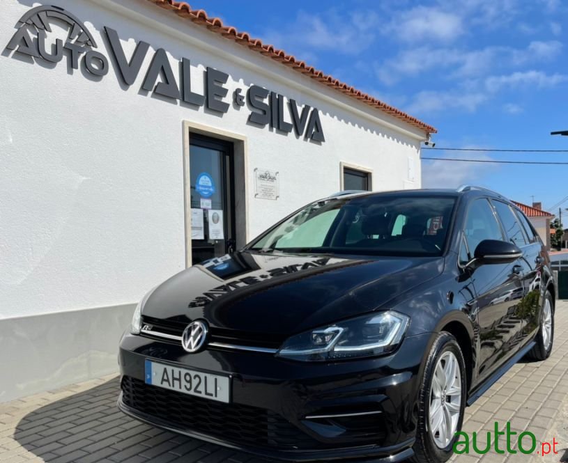 2017' Volkswagen Golf Variant photo #2