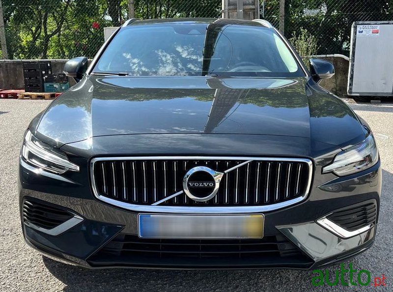 2019' Volvo V60 photo #1