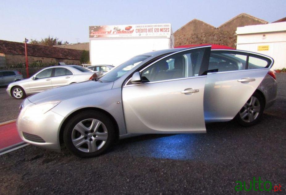 2011' Opel Insignia photo #1