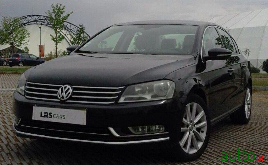 2011' Volkswagen Passat 20 Tdi Highline photo #1