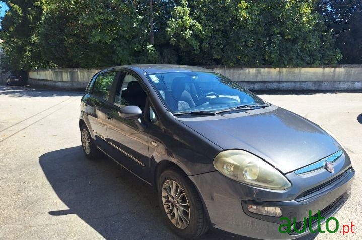2012' Fiat Punto Evo photo #6