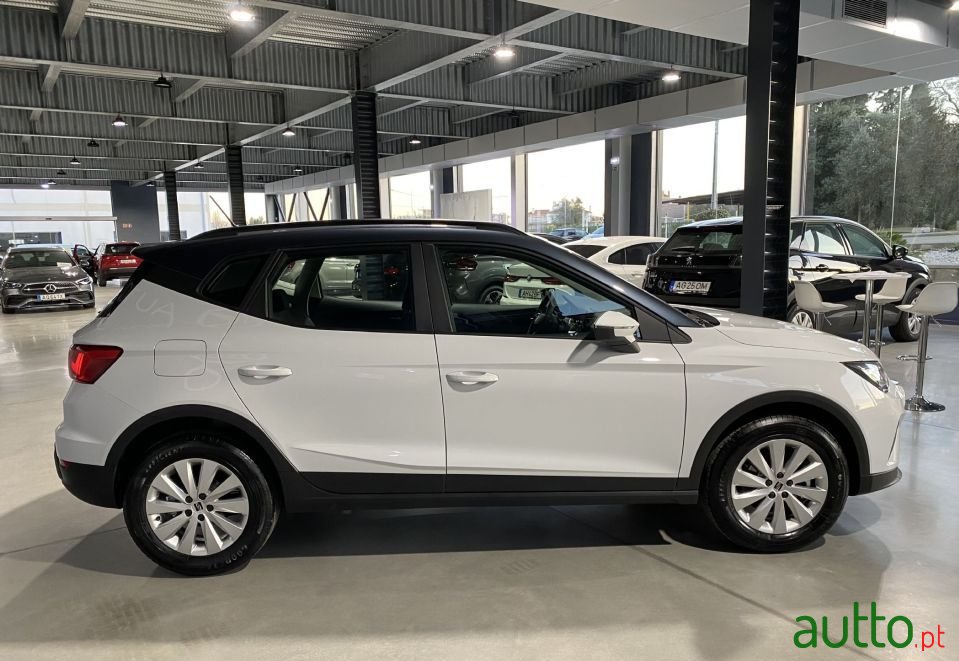 2023' SEAT Arona photo #3