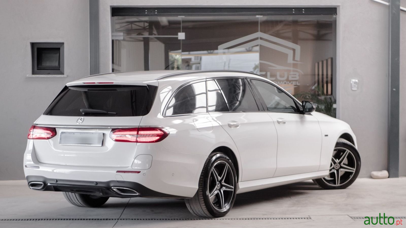 2019' Mercedes-Benz E-300 photo #6