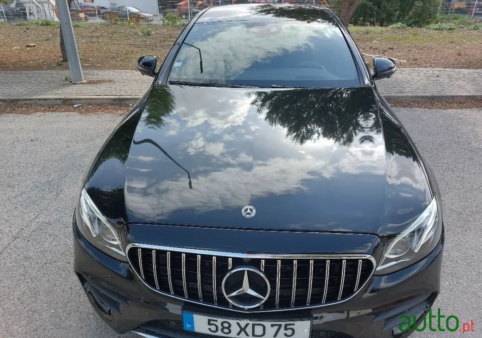 2019' Mercedes-Benz E-300 photo #4