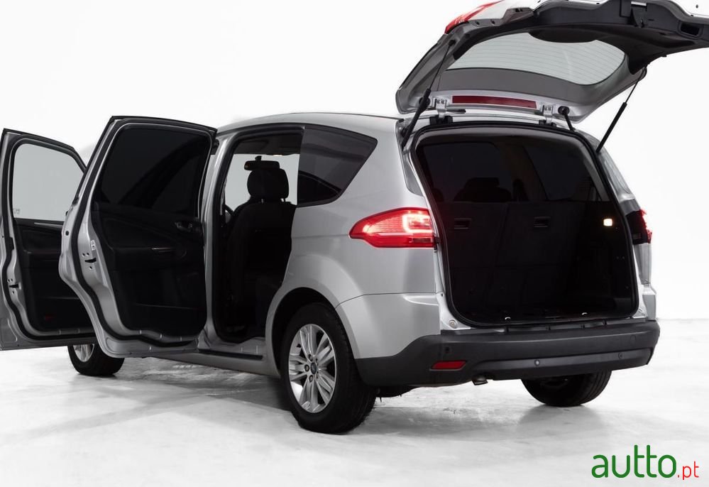 2013' Ford S-Max photo #5