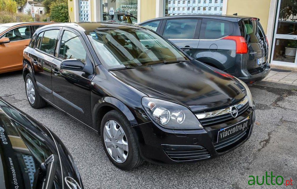 2006' Opel Astra 1.3 CDTi Enjoy photo #3