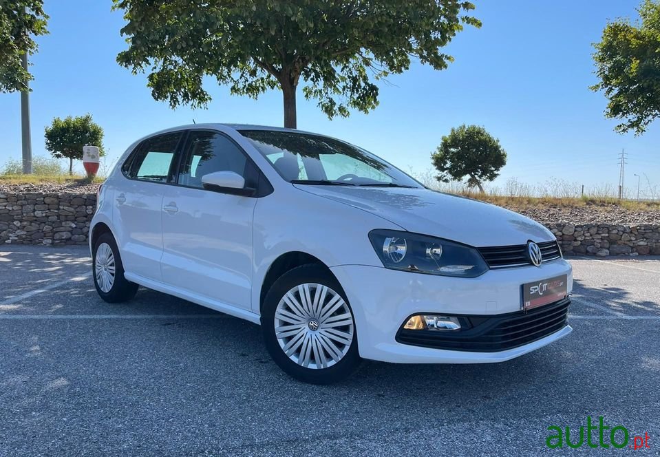 2015' Volkswagen Polo photo #1