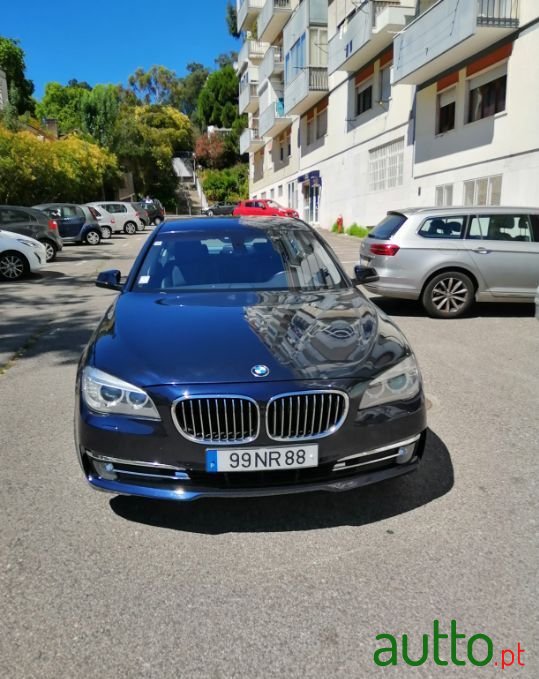 2013' BMW 730 photo #3