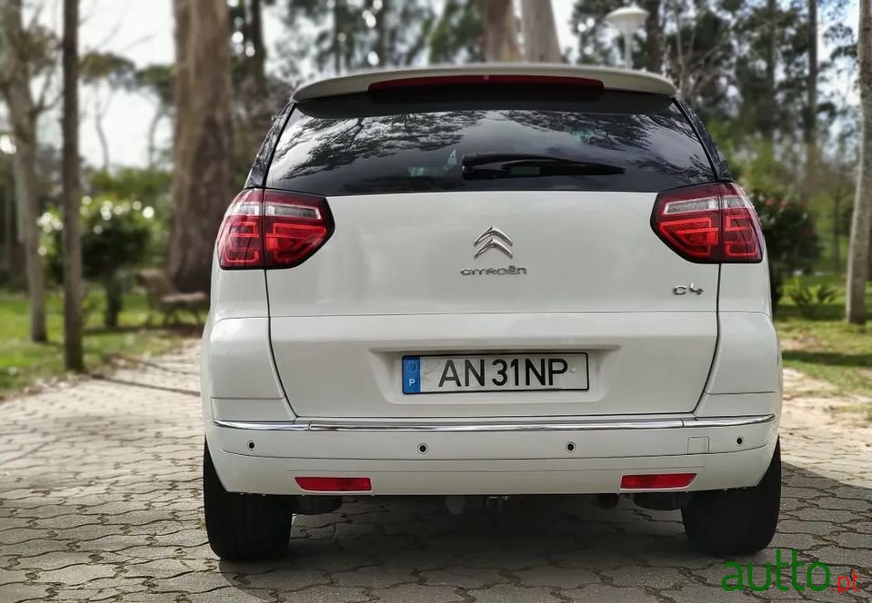 2013' Citroen C4 Picasso photo #3