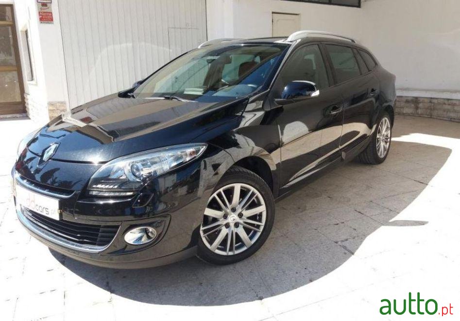 2013' Renault Megane Sport Tourer photo #1