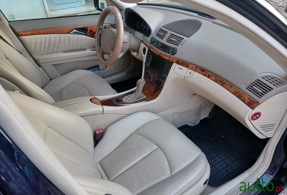 2004' Mercedes-Benz Classe E Cdi Elegance photo #3