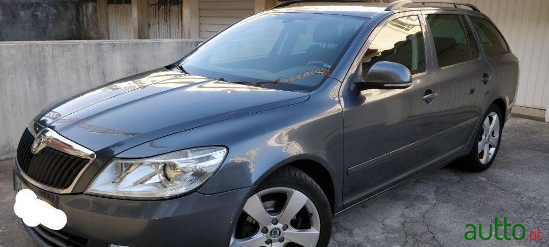 2010' Skoda Octavia Break photo #2
