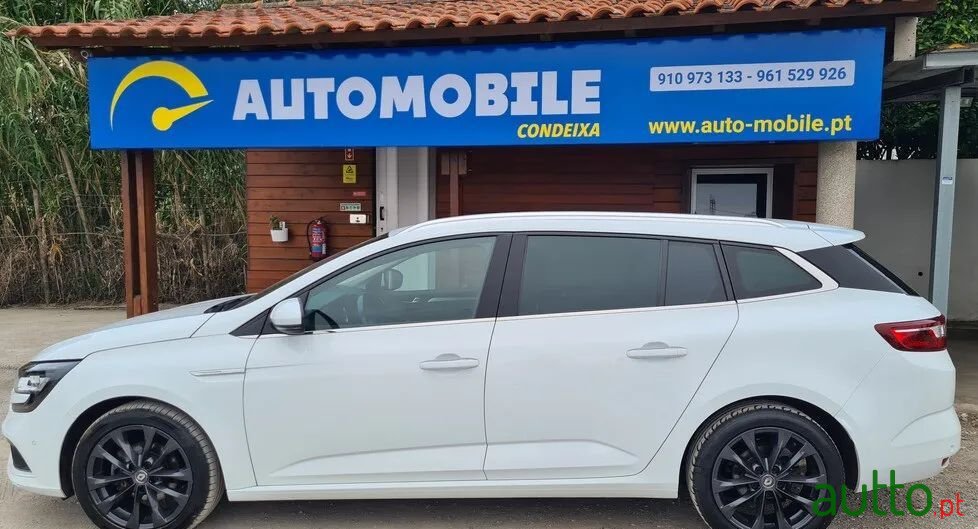 2018' Renault Megane Sport Tourer photo #2