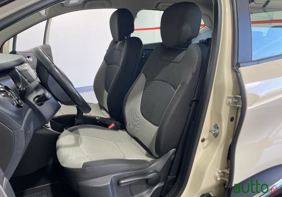 2013' Renault Captur photo #6