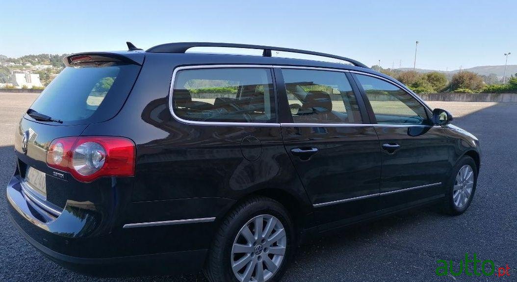 2008' Volkswagen Passat Variant photo #2