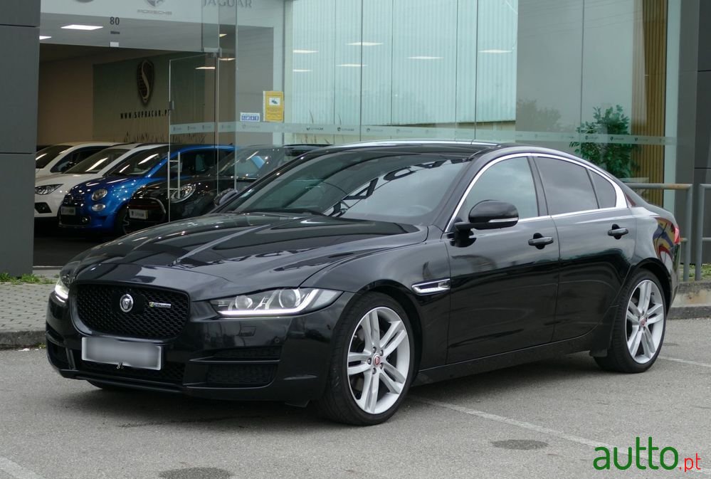 2017' Jaguar XE photo #1