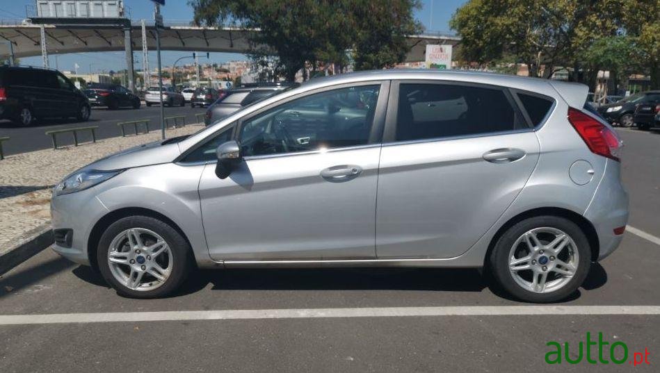 2013' Ford Fiesta photo #1