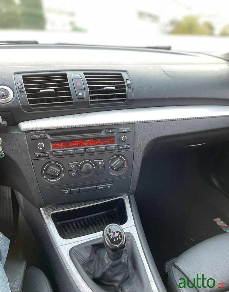 2009' BMW Série 1 D Pack M photo #2