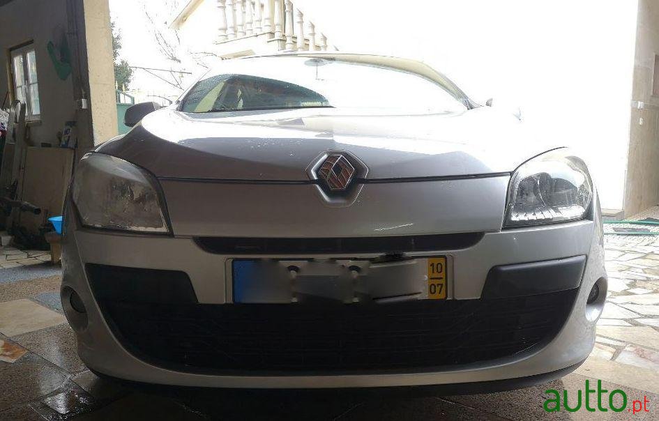 2010' Renault Megane photo #1