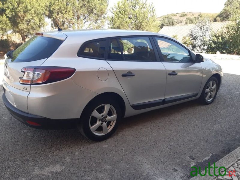 2011' Renault Megane Break photo #2