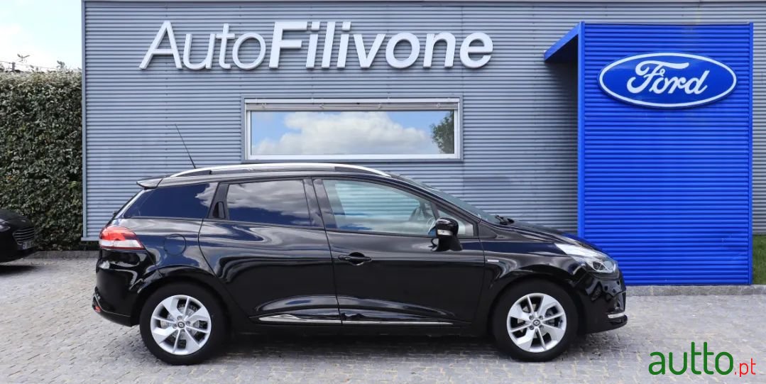 2017' Renault Clio Sport Tourer photo #2