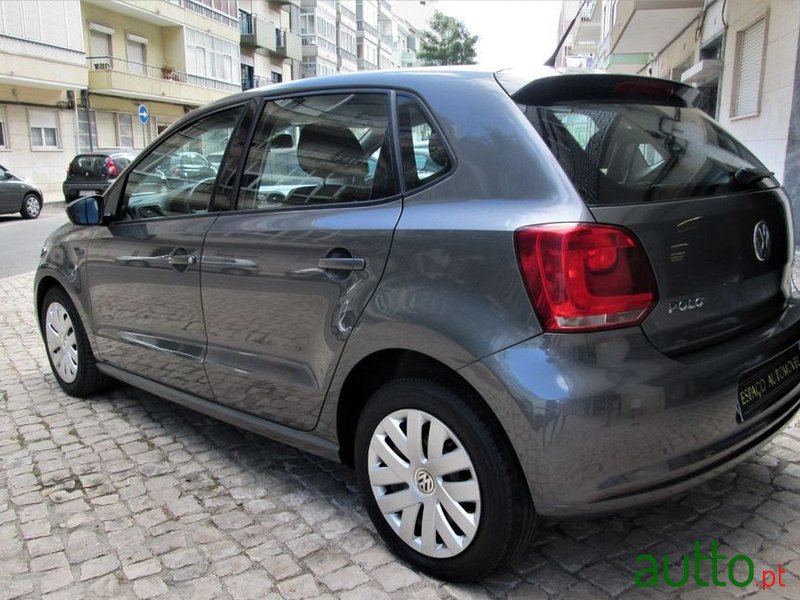 2012' Volkswagen Polo Confortline photo #6