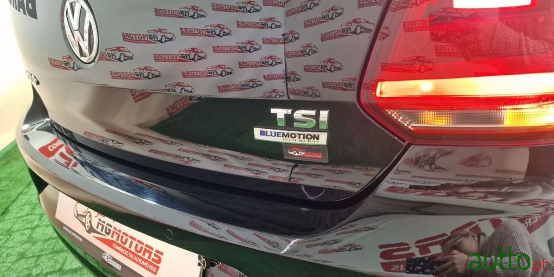 2015' Volkswagen Polo photo #6