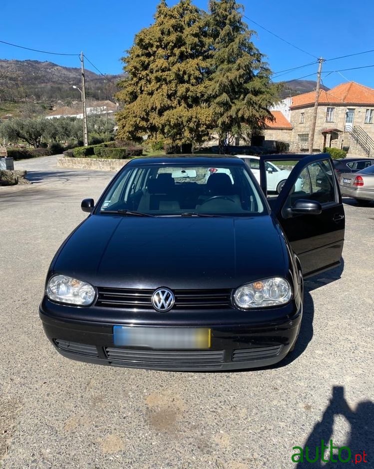 2001' Volkswagen Golf photo #1