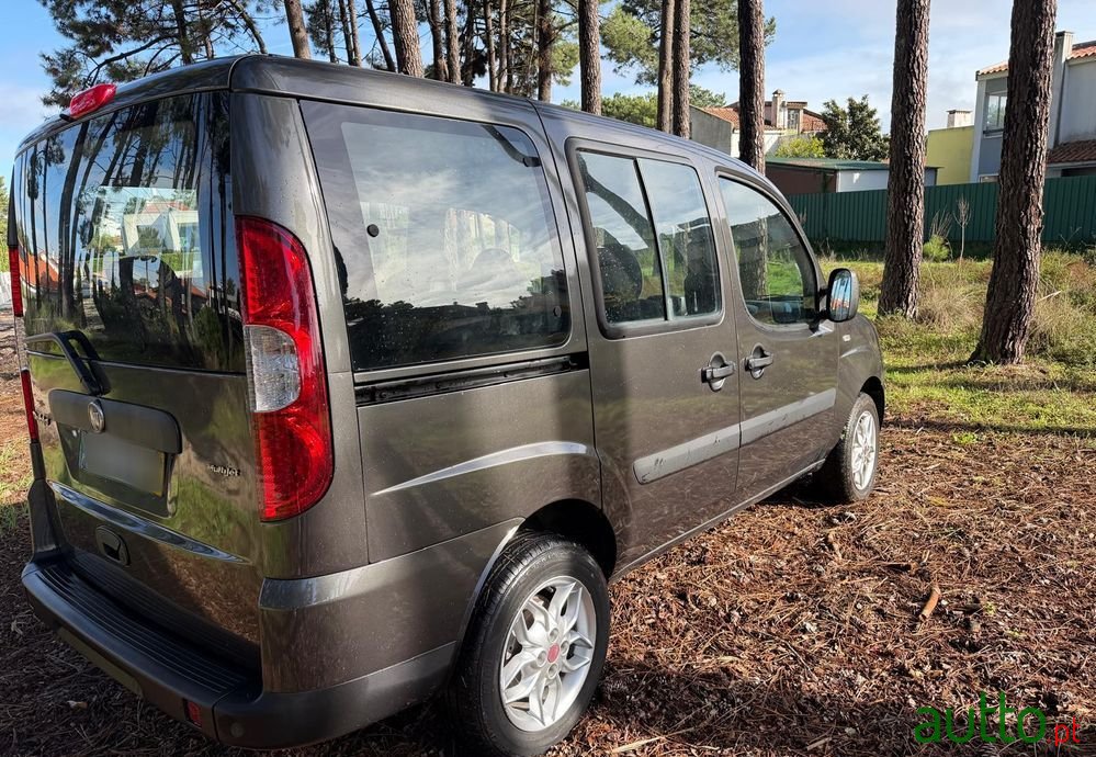 2009' Fiat Doblo Panorama photo #4