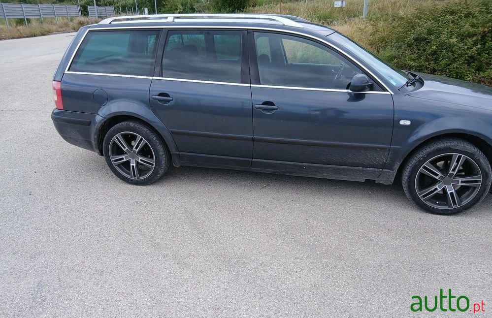 2003' Volkswagen Passat Variant photo #1