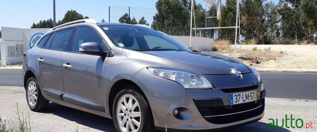 2011' Renault Megane Sport Tourer photo #1