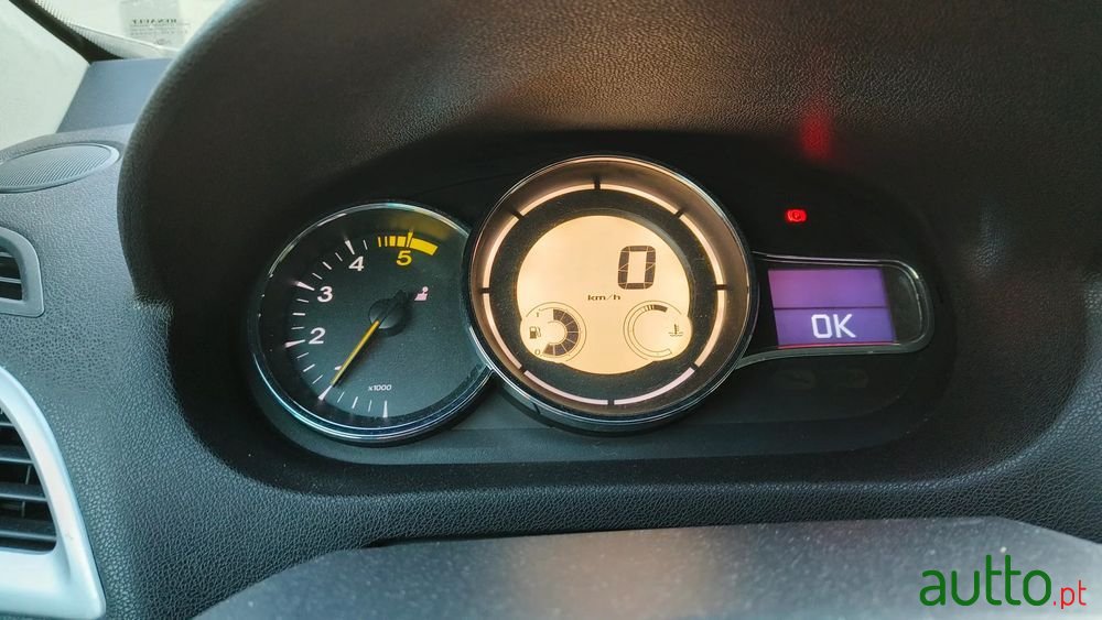 2014' Renault Megane Coupe photo #2