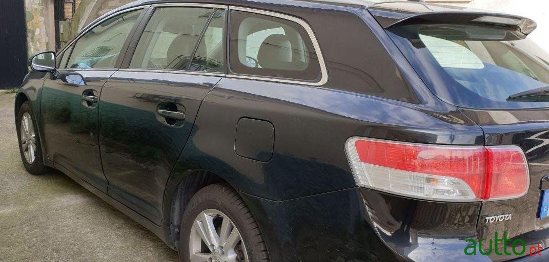 2010' Toyota Avensis Touring Sports T27 photo #3