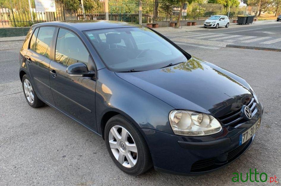 2004' Volkswagen Golf photo #2