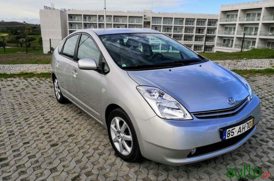 2005' Toyota Prius photo #3