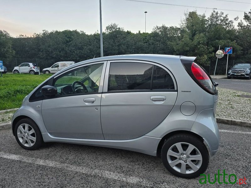 2015' Peugeot iOn Standard photo #3