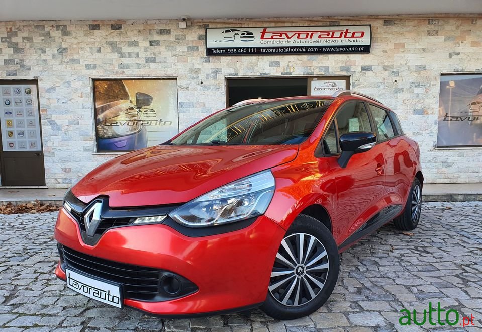 2015' Renault Clio Sport Tourer photo #1