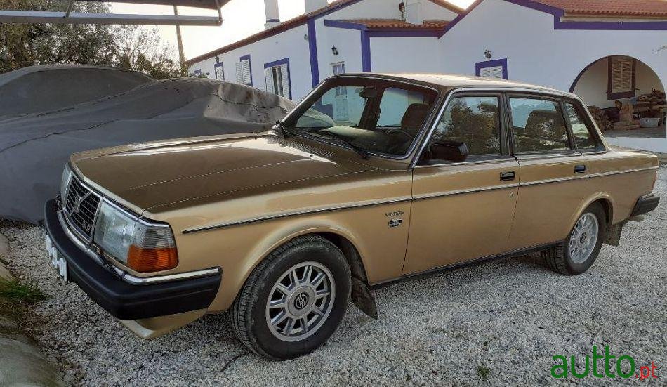 1982' Volvo 244 photo #3