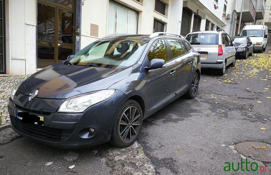 2011' Renault Megane Sport Tourer photo #1