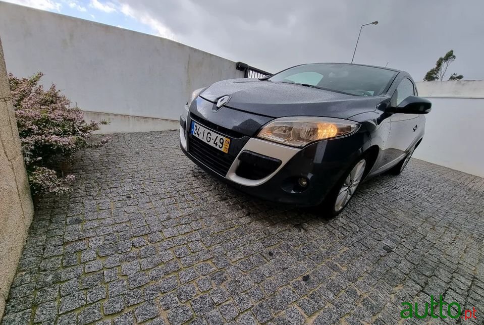 2009' Renault Megane Coupe photo #4