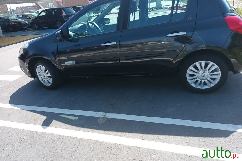 2009' Renault Clio photo #3