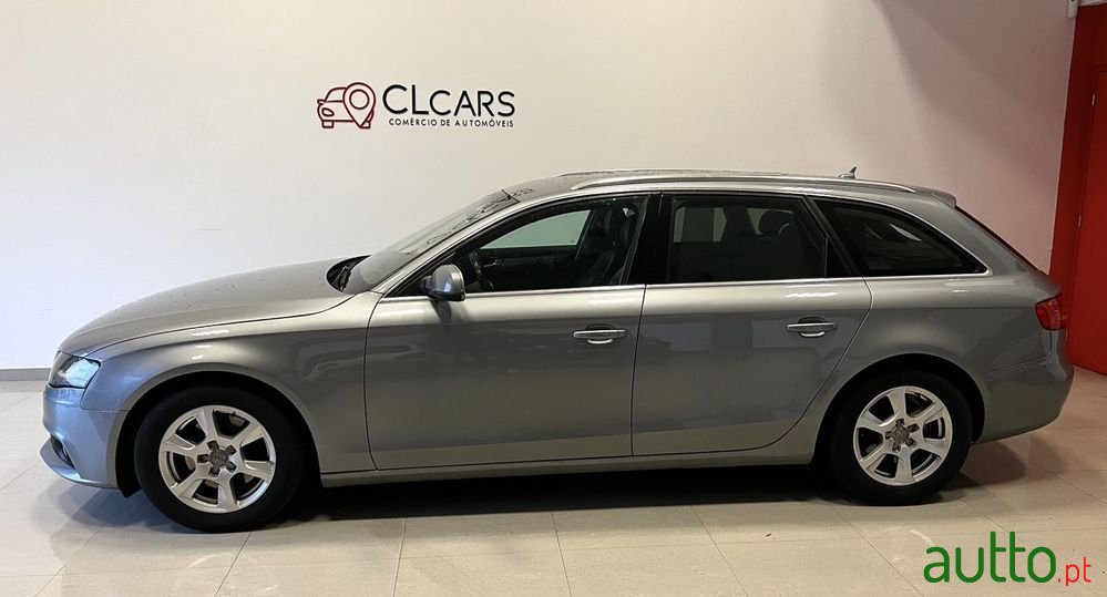 2010' Audi A4 Avant photo #2