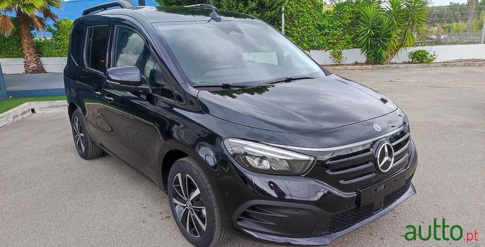 2023' Mercedes-Benz Eqt 200 photo #2