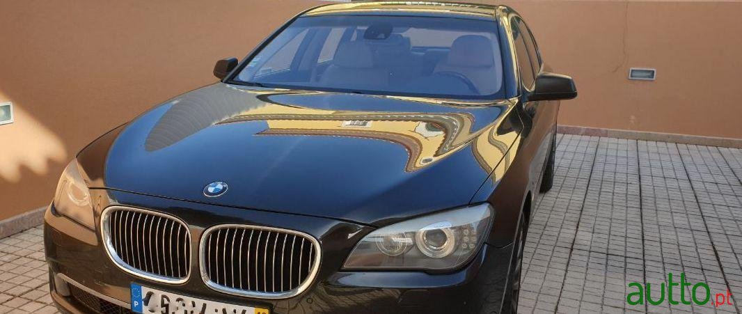 2010' BMW 740 D photo #3