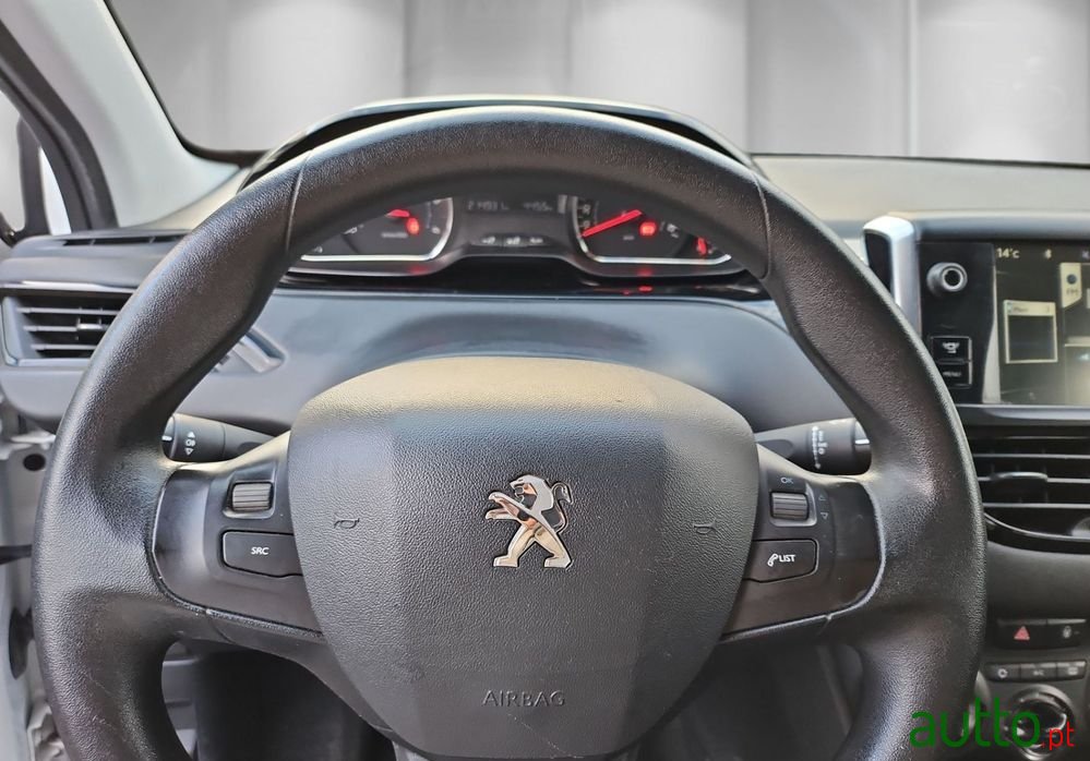 2014' Peugeot 208 1.4 Hdi Active photo #6