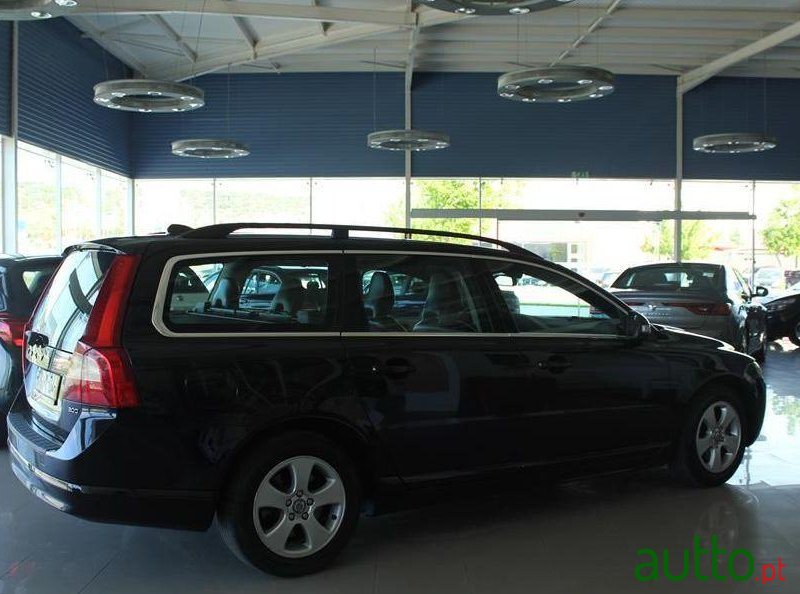 2008' Volvo V70 2.0 D Momentum photo #1